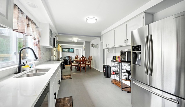Spacious 5-bedroom house with Jacuzzi, Game room & WIFI in delightful Southfield