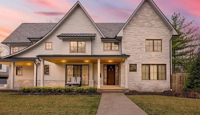 Spacious 5-Bedroom Retreat in Birmingham, MI — Ideal for Families & Groups