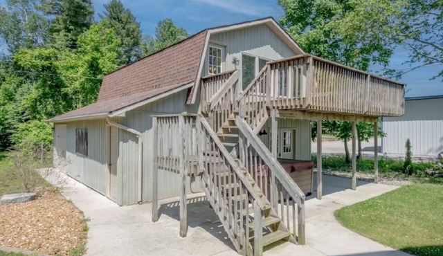 Spacious 5-bedroom house in Harbor Beach - Guesthouse for Additional