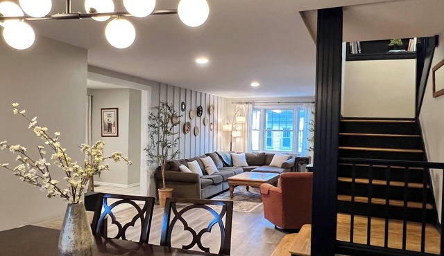 Spacious 6+ bdr 2 ba, walk to breweries & downtown in Burlington