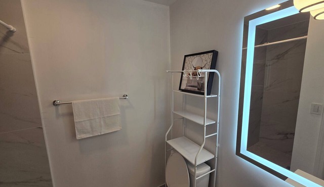 Spacious 6-bedroom building with AC in serene Cincinnati