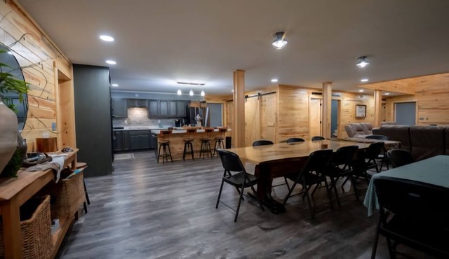 Spacious 8-bedroom barndo near Norris City and Mcleansboro Il. Sleeps up to 14