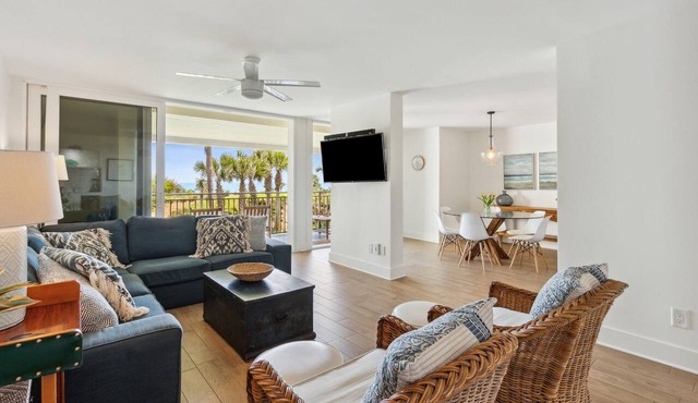 Spacious Amelia Island Villa Sleeps 12! Ideal for Large Families & Groups!