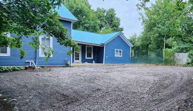 Spacious Canton House 5BR, 3 bathroom, WiFi, AC, Great Location