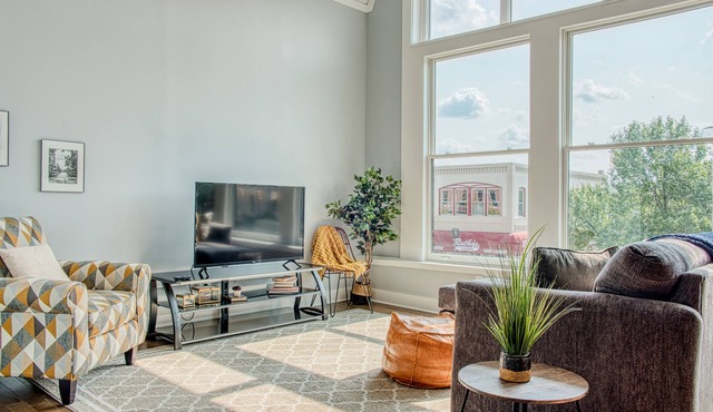 Spacious Downtown Owosso Loft