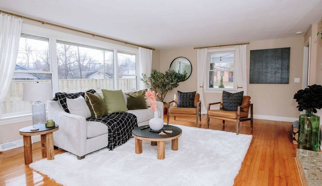 Spacious Hendo Home in the Center of Everything!