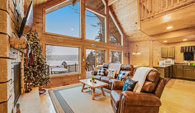 Spacious lakefront chalet with washer/dryer, beach & dock