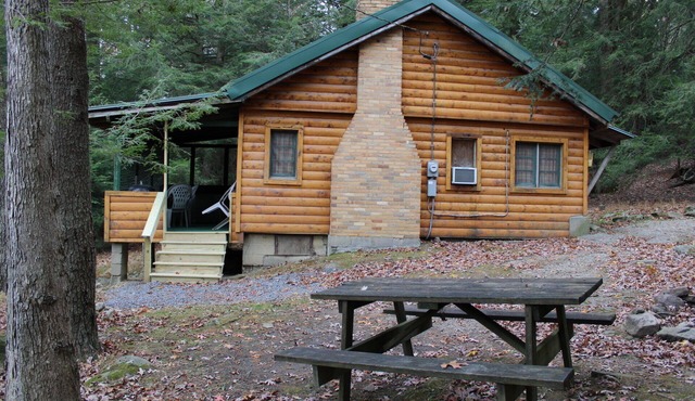 Spacious Log Cabin with Fireplace and Hot tub