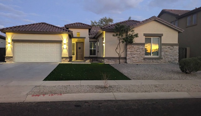 Spacious Luxury Retreat in the Heart of Glendale with All Amenities