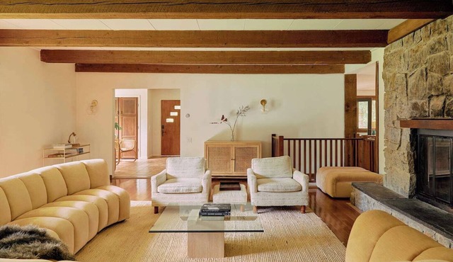 Spacious Private Retreat w. Pool + Fireplace