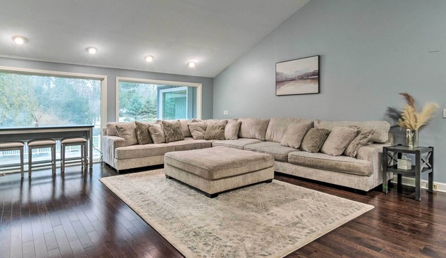 Spacious Rochester Home w/Heated Pool & Hot Tub!