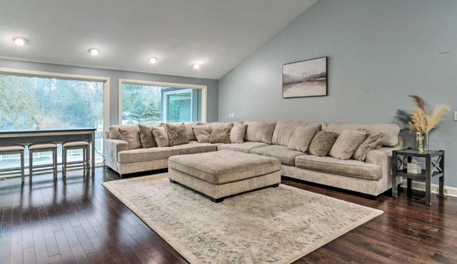 Spacious Rochester Home w/Heated Pool & Hot Tub!