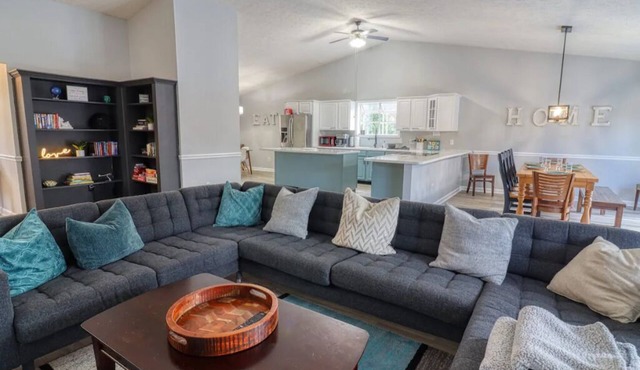 Spacious & Secluded Mountain Retreat by Bryce Resort: Ski, Mtn Bike, Game room in Basye