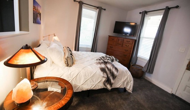 Spacious Victorian 3BR Long Stays by Lux Life