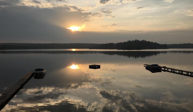 Spacious waterfront Berkshire home family private get-away