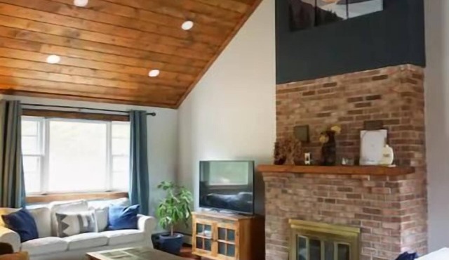 Spacious yet cozy house close to Gore Mountainnn