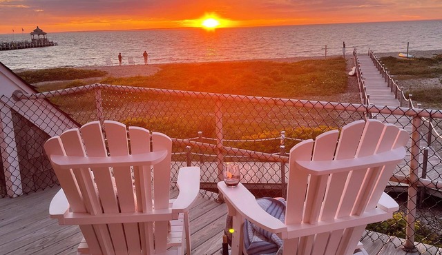 Spectacular Montauk Sunset in Gated Community - Perfect for Families!