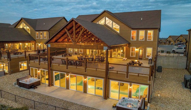 Splash Mountain Mansion: The Dream Family Getaway!