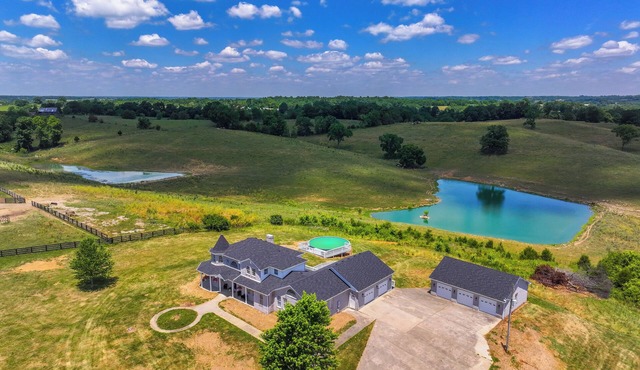 Sprawling Kentucky Getaway w/Pool & Hot Tub!