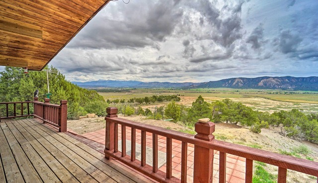 Sprawling Mountain-View Cabin: 5 Mi to Mesa Verde