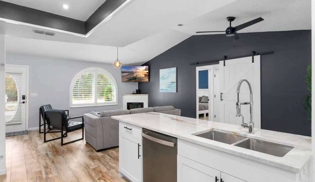 Spring Hill, 4 Bedroom, Pool & Golf Course!
