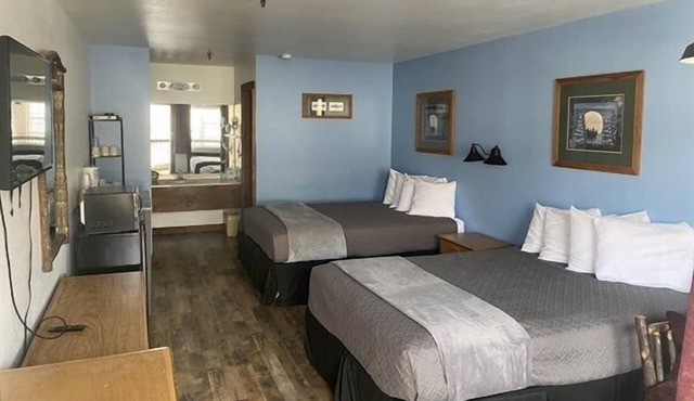 Standard Double Queen Room