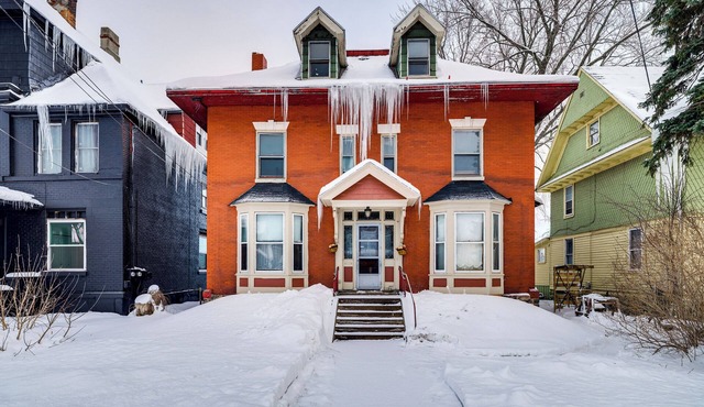 Steps to Dtwn Sault Ste Marie: Historic Home!