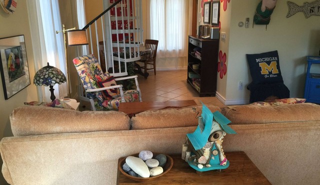 Steps To The Beach & 2 Blocks To Downtown Frankfort - Sleeps 6-8
