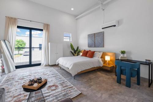 Studio | near Aquarium, Coolridge Park