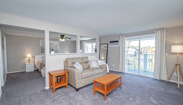 Studio Neutral Chick - near Kettering hospital, Wright Patterson AFB and WSU