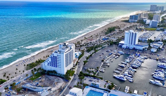 Studio off Las Olas- Steps to the Beach