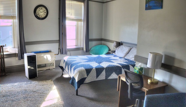 Studio w/Full Kitchen, Near MTU, Houghton, Keweenaw, Dining & on the Trail