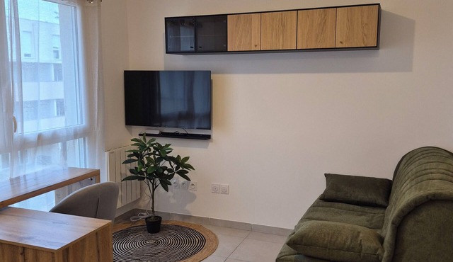 Studio with private parking - Near schools & hospital - Valence in Valence