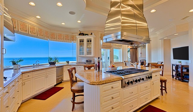Stunning Home w/Panoramic Ocean & City Views, Private Pool & Hot Tub