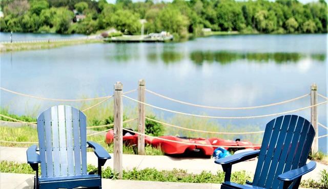 Stunning Views on Hart Lake I Near Dunes+ Walk to Shops+ Kayak & Bike