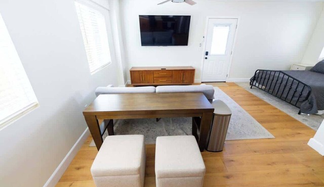 Stylish Studio Steps from Downtown Bakersfield in Bakersfield