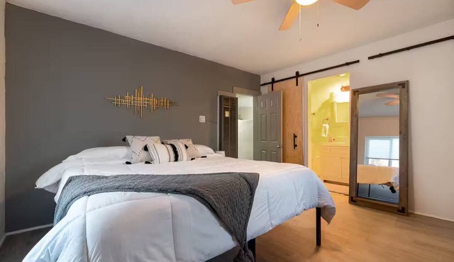 Stylishly Small House @Nob Hill/UNM Area/King Bed