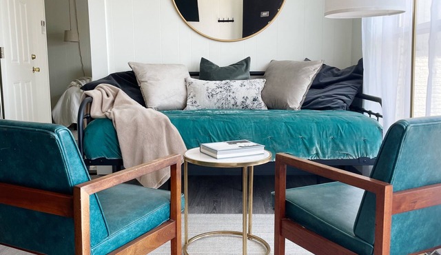 Suite 115 - 1 Bed/2 bath + Living & Kitchen