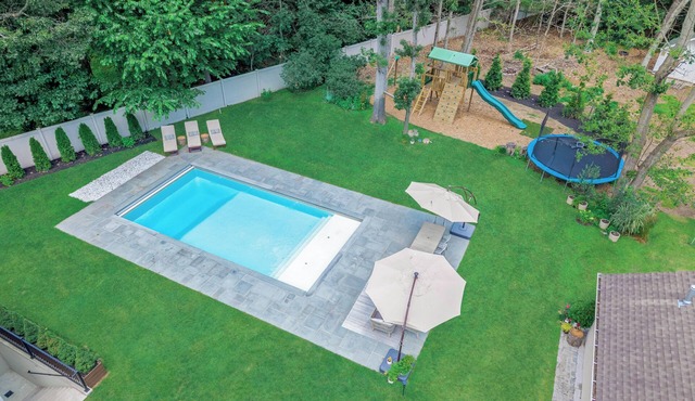 Summer Retreat: Private Jacuzzi, Game room & more