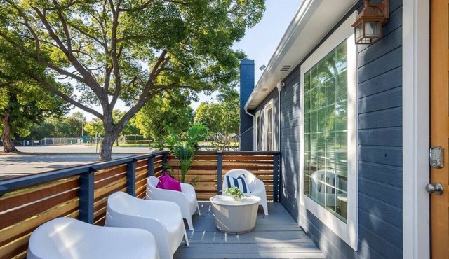 Sun-drenched Oasis| Heated Pool| Movie Theatre in Long Beach