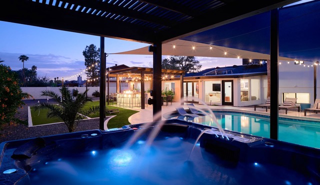 Sunburst Estate - Pool - Hot Tub - Tons of Games!