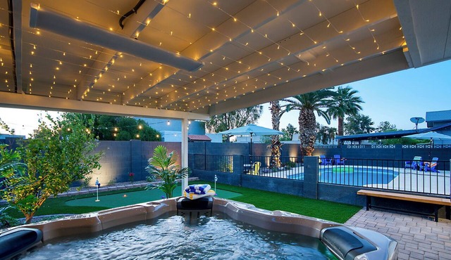 Sunny Poolside Getaway - Glow Golf/Hot Tub/Pool