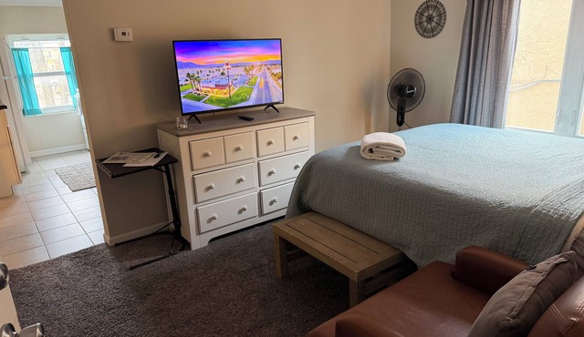 Sunny Studio Hideaway- Minneapolis Lakes Area!