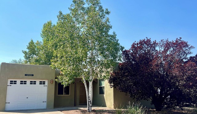 Sunny, Tranquil Two-Bedroom Home Near Santa Fe’s Best Attractions in Santa Fe