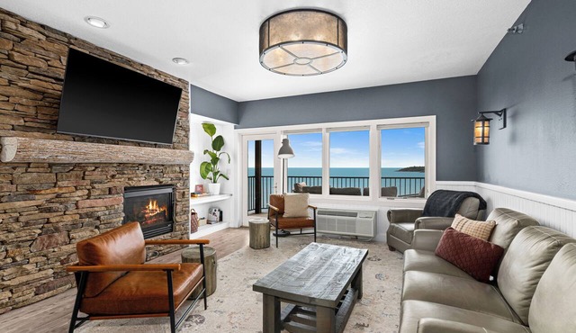 Sunrise Suite on Lake Superior- Pool & Hot Tub