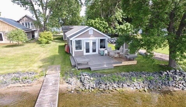 Sunset Point West facing cottage. Amazing spot RIGHT on the water!