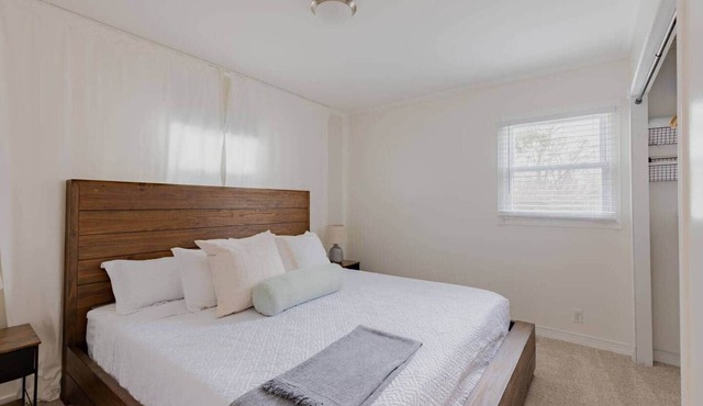 Swanky Suite | King Rm | Sleep 7
