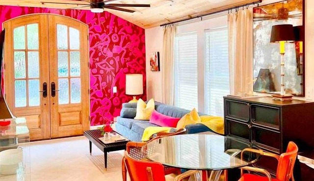 SweetSuiteCullman-couples retreat Cottage downtown blcks from warehouse district in Cullman