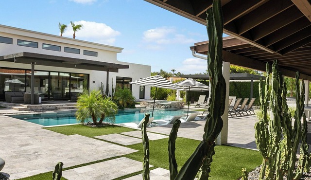 SWSS 11BR Modern Compound | Pool, Hot Tub, Putting Green, Golf Cage & Games