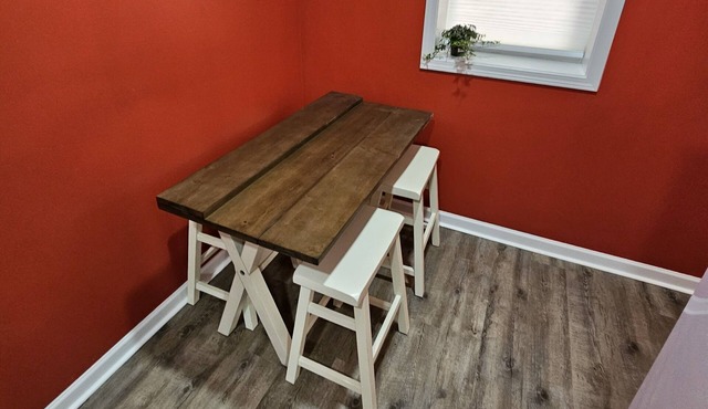 The Caboose - Cozy space, steps from downtown